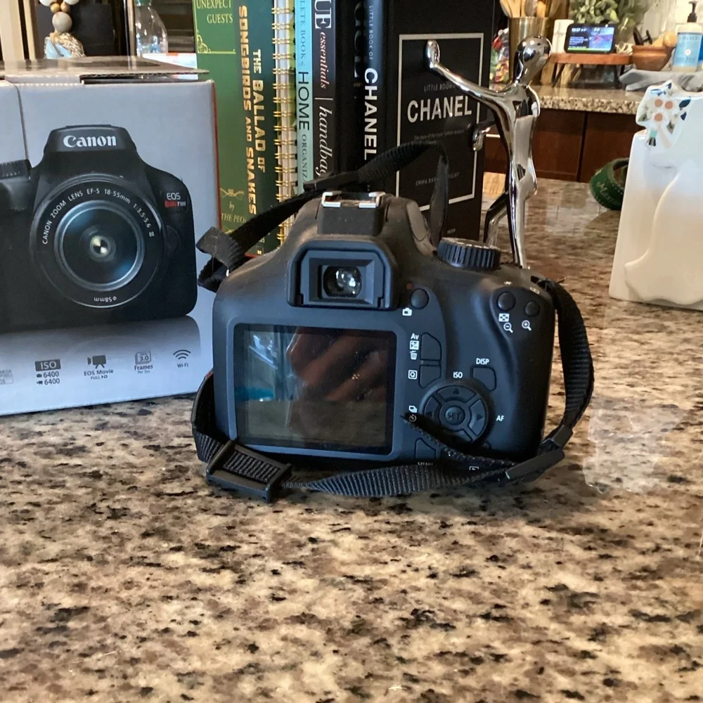 Canon EOS Rebel T100